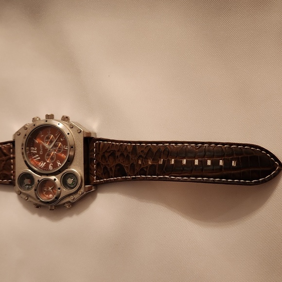 Men's Watch - Picture 4 of 5